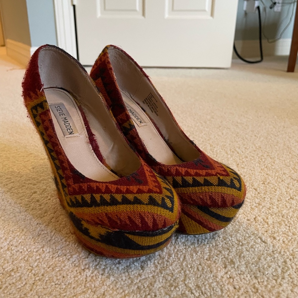 Steve Madden Red & Yellow Woven-Pattern Statement Heels Size 7 · Spring/Summer - Picture 2 of 7